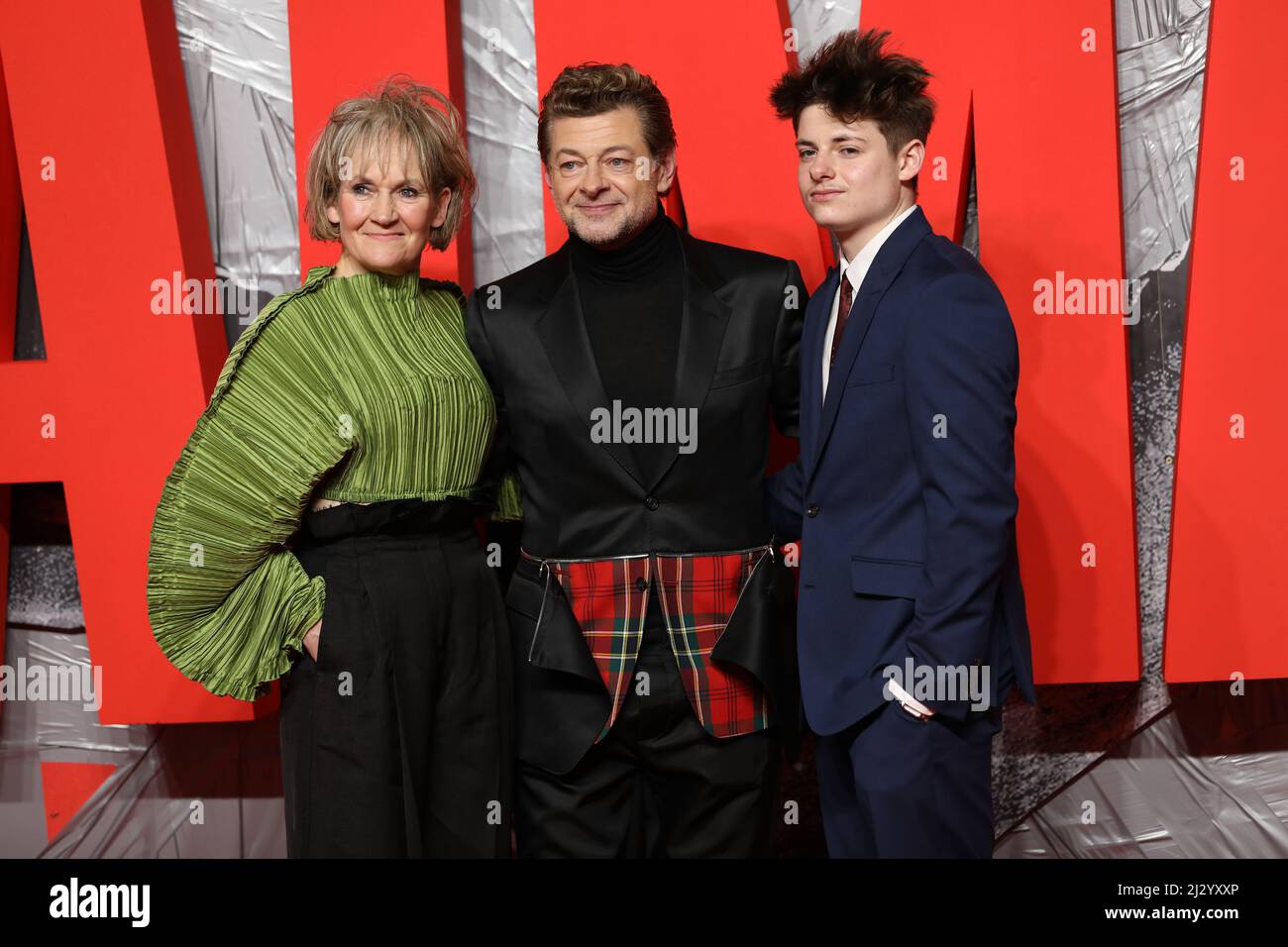 Lorraine Ashbourne, Andy Serkis et Louis Serkis assistent à une projection spéciale du Batman au BFI IMAX Waterloo Banque D'Images