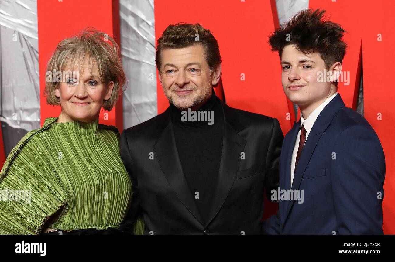 Lorraine Ashbourne, Andy Serkis et Louis Serkis assistent à une projection spéciale du Batman au BFI IMAX Waterloo Banque D'Images