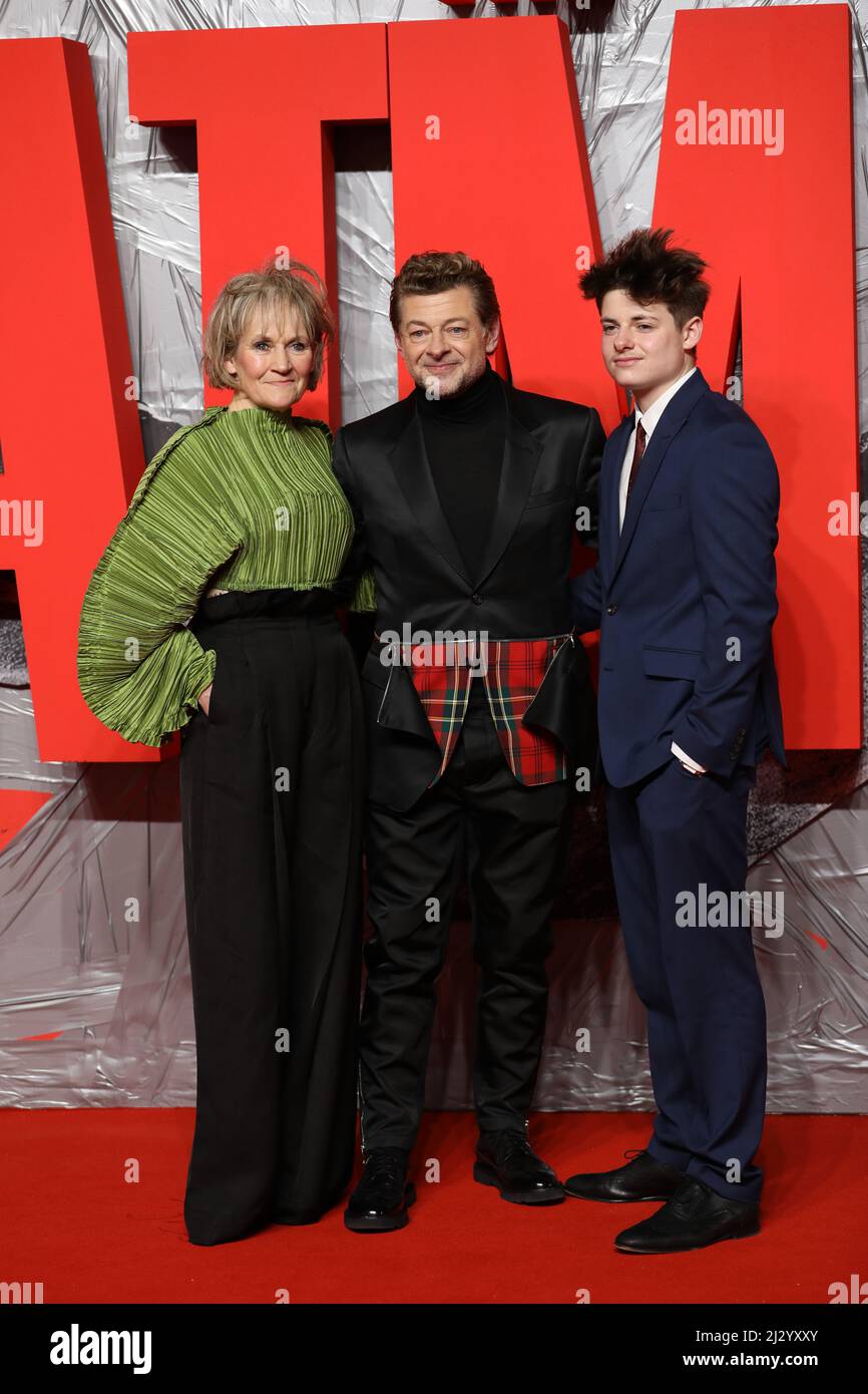 Lorraine Ashbourne, Andy Serkis et Louis Serkis assistent à une projection spéciale du Batman au BFI IMAX Waterloo Banque D'Images