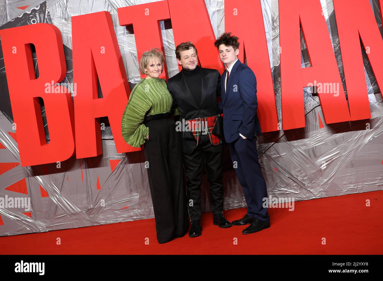 Lorraine Ashbourne, Andy Serkis et Louis Serkis assistent à une projection spéciale du Batman au BFI IMAX Waterloo Banque D'Images