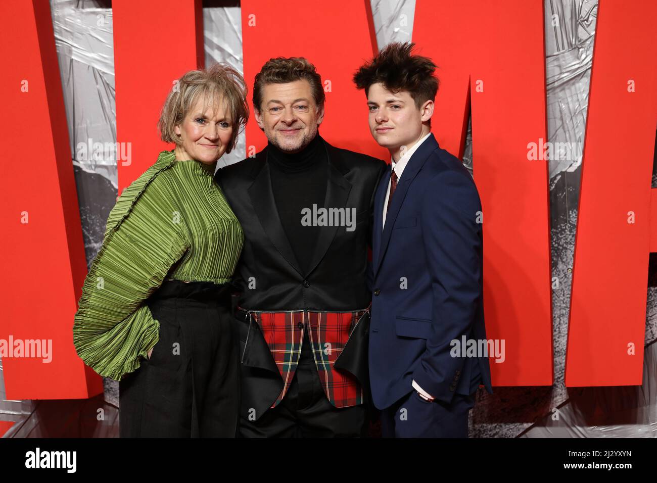 Lorraine Ashbourne, Andy Serkis et Louis Serkis assistent à une projection spéciale du Batman au BFI IMAX Waterloo Banque D'Images