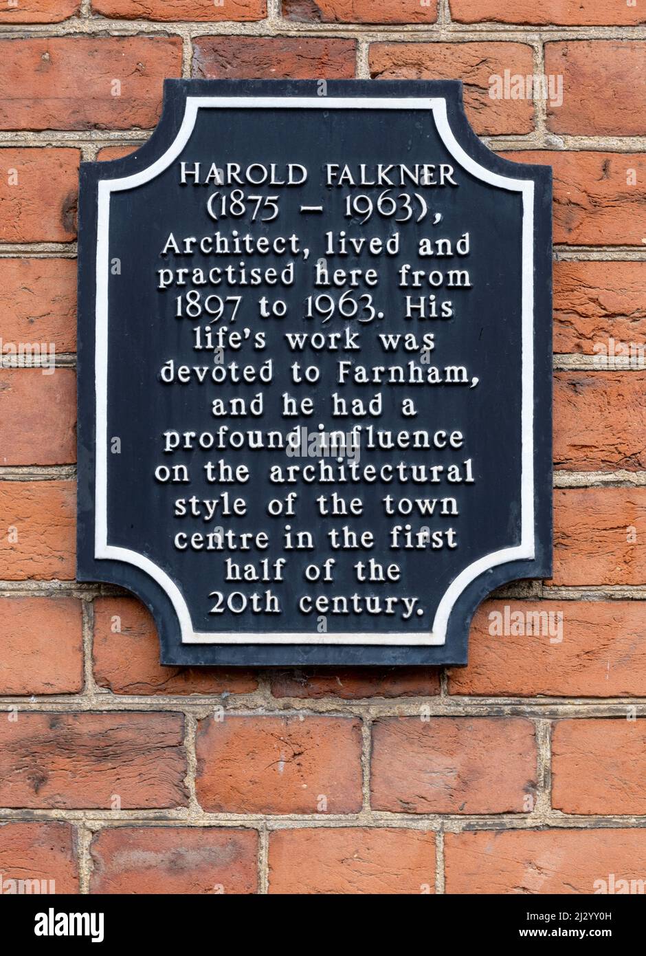 Plaque du patrimoine pour Harold Falkner 1875-1963 à Farnham, Surrey, Angleterre, Royaume-Uni - architecte, a vécu et pratiqué à Farnham Banque D'Images