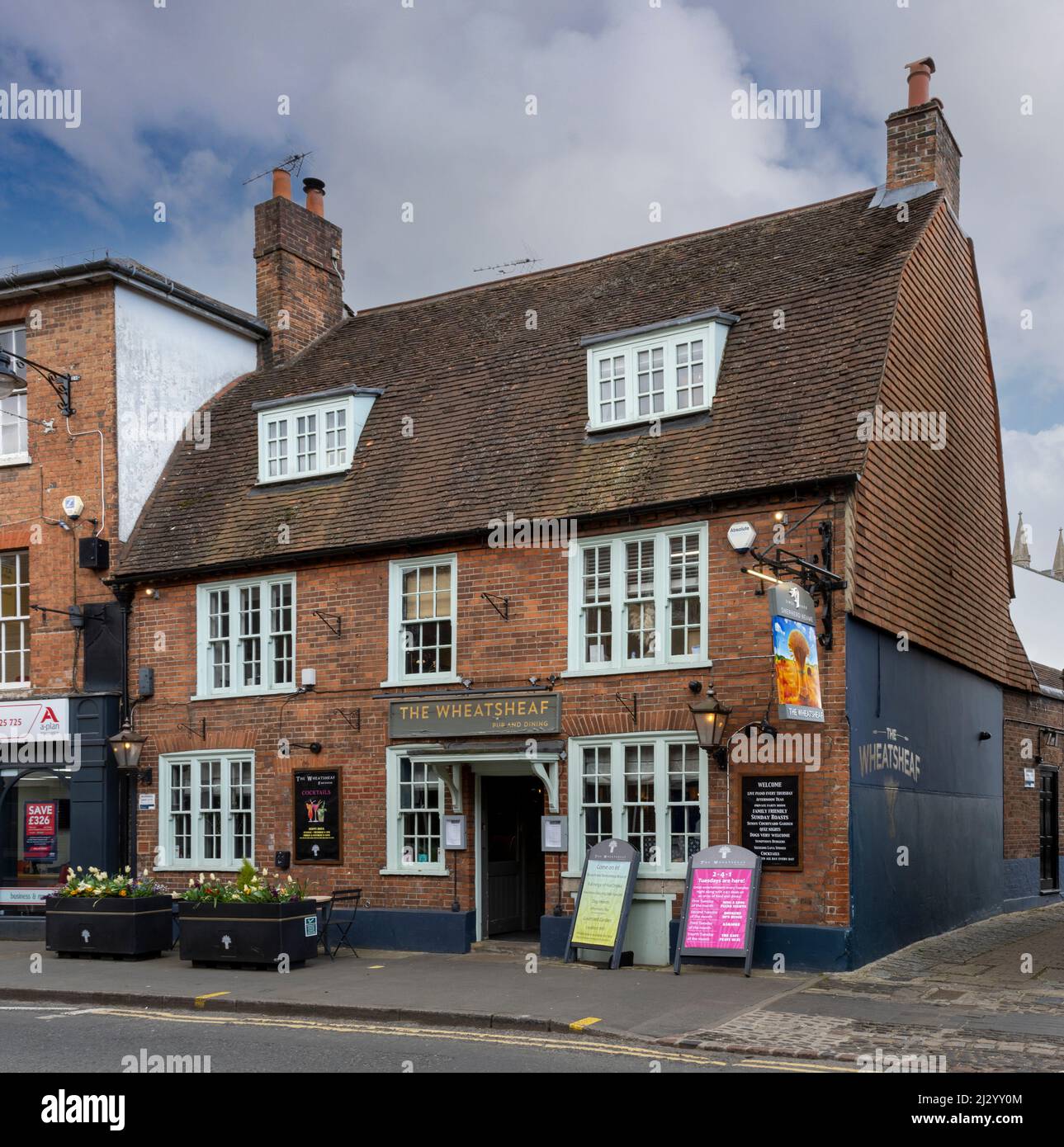 The Wheatsheaf - une maison publique Shepherd Neame - West Street, Farnham, Surrey, Angleterre, Royaume-Uni Banque D'Images