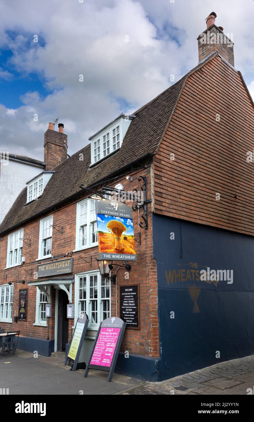The Wheatsheaf - une maison publique Shepherd Neame - West Street, Farnham, Surrey, Angleterre, Royaume-Uni Banque D'Images