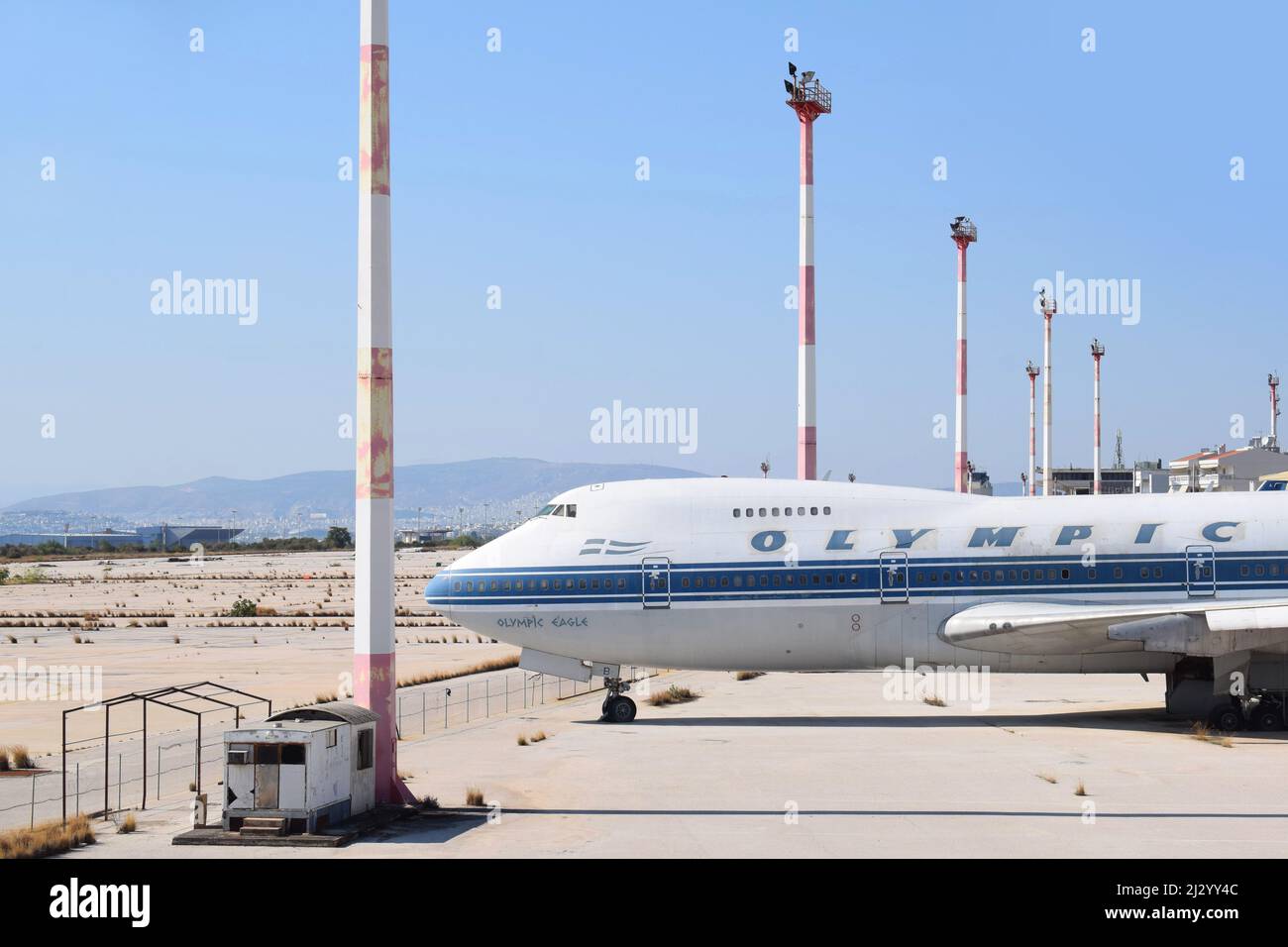 Aéroport international abandonné d'Ellinikon (ou Hellinikon) avec plusieurs avions anciens. Anciens avions d'Olympic Airways à Ellinikon, Grèce Banque D'Images