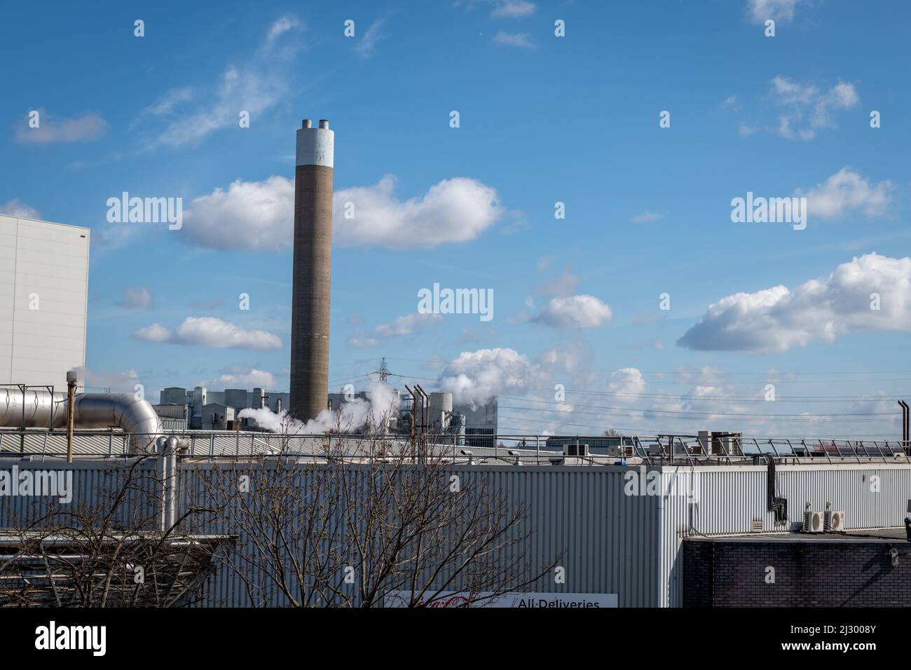 Londres. ROYAUME-UNI- 04.03.2022. Fumée et pollution provenant de l'usine d'incinération des déchets solides d'Edmonton. Banque D'Images