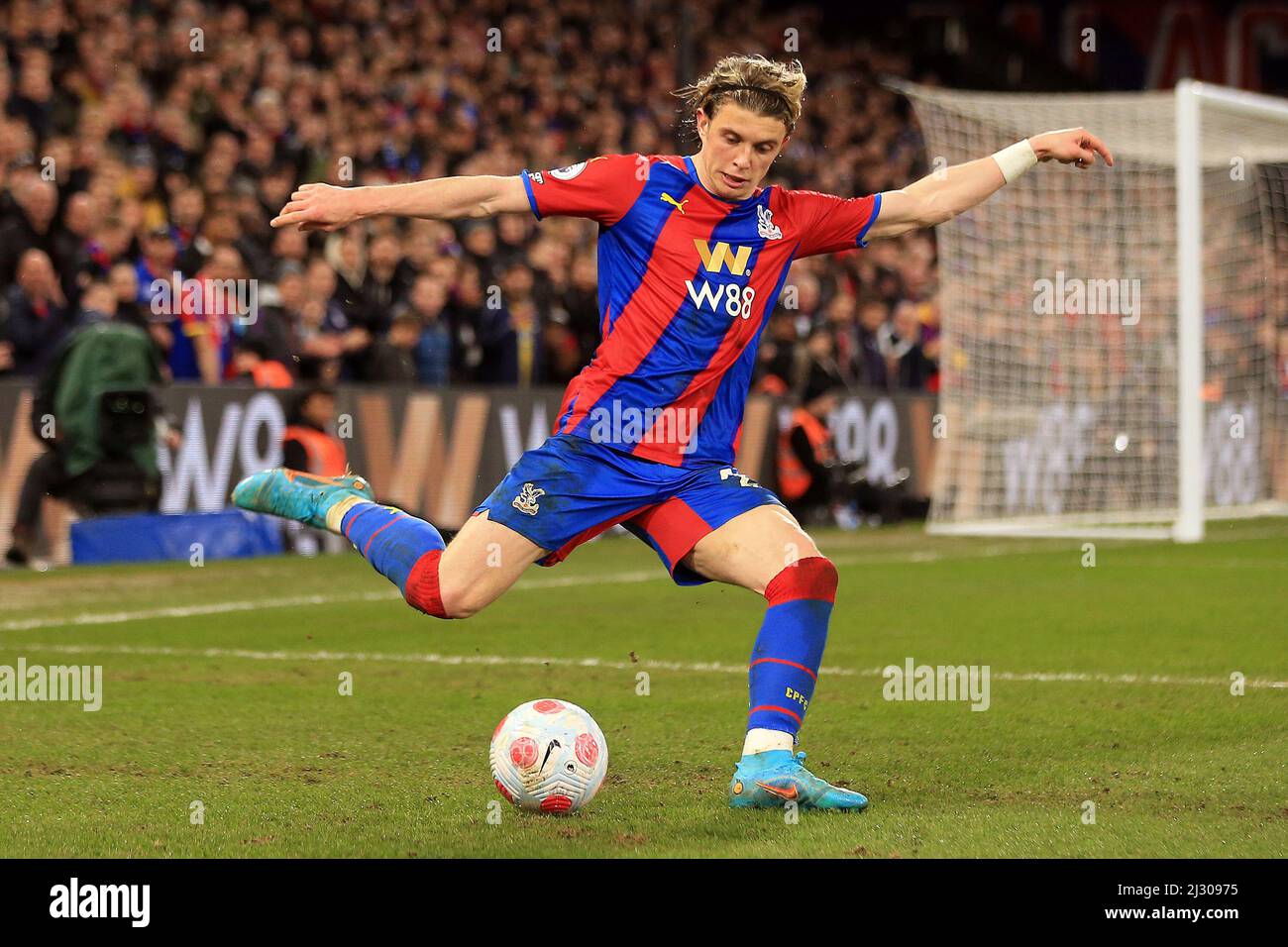 Londres, Royaume-Uni. 04th avril 2022. Conor Gallagher de Crystal Palace en action pendant le jeu. Match de première ligue, Crystal Palace v Arsenal au stade Selhurst Park à Londres le lundi 4th avril 2022. Cette image ne peut être utilisée qu'à des fins éditoriales. Utilisation éditoriale uniquement, licence requise pour une utilisation commerciale. Aucune utilisation dans les Paris, les jeux ou les publications d'un seul club/ligue/joueur. photo par Steffan Bowen/Andrew Orchard sports photographie/Alay Live news crédit: Andrew Orchard sports photographie/Alay Live News Banque D'Images