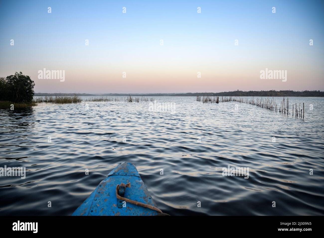 Excursion en bateau à travers le Canal des Pamgalanes, Madagascar, Afrique Banque D'Images
