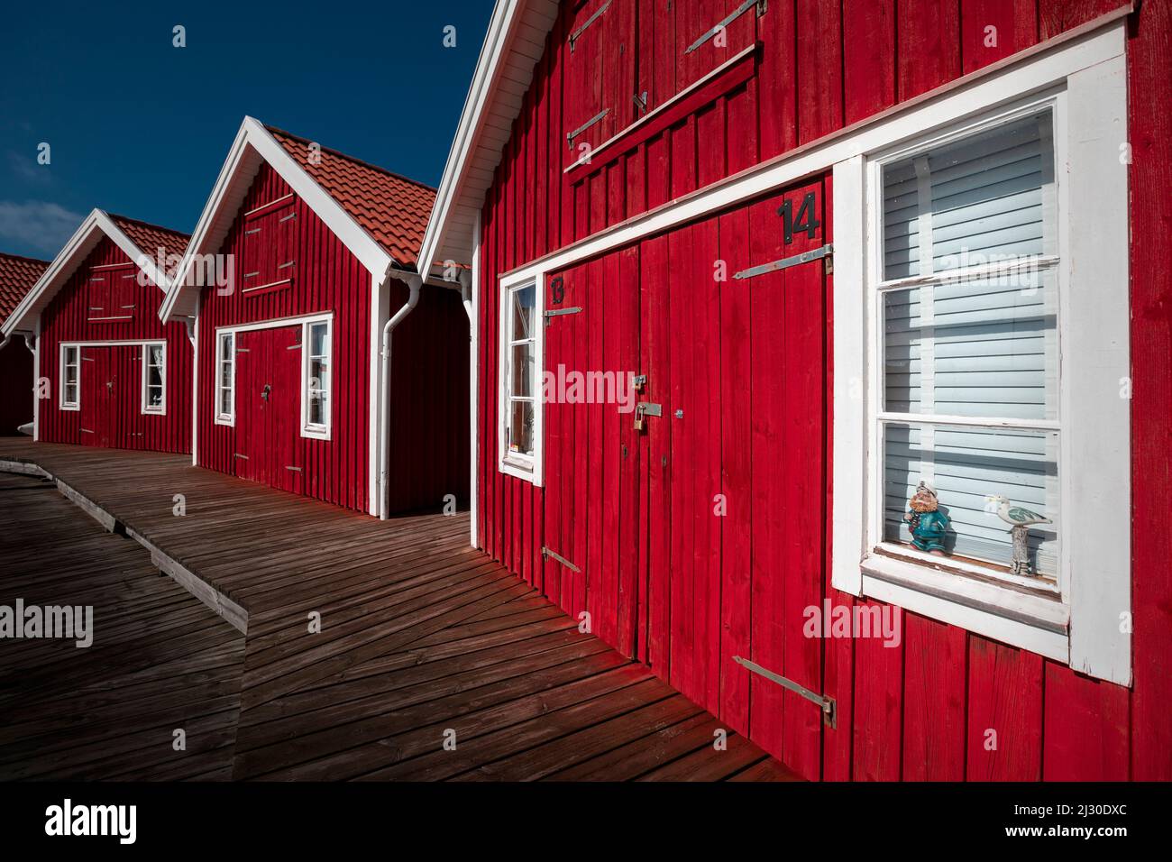 Maisons en bateau rouges sur l'archipel de Tjörn à l'ouest de la Suède Banque D'Images