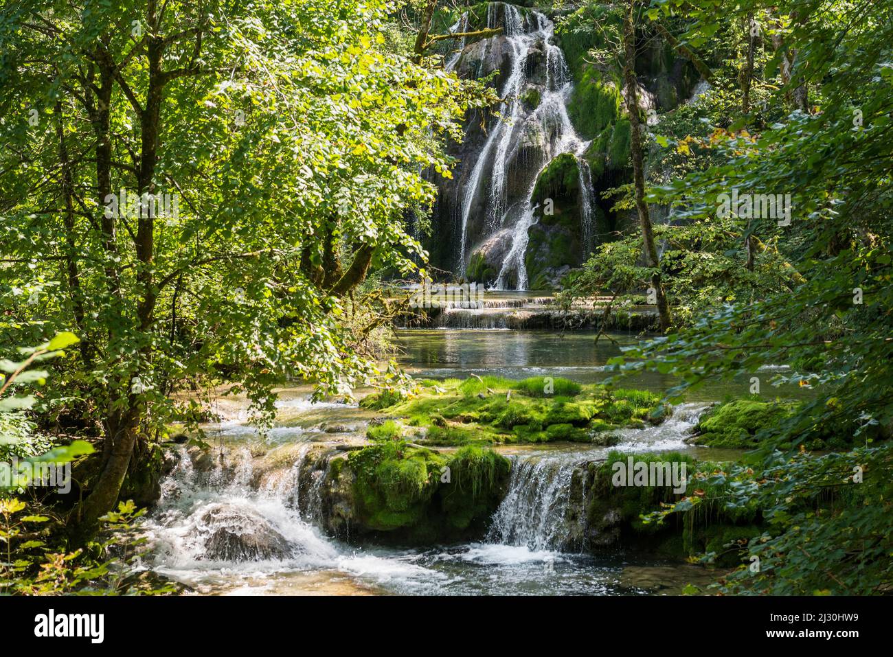 Terrasses de travertin, Cascade des Tufs, Arbois, Jura, Bourgogne-Franche-Comté, Région du Jura, France Banque D'Images