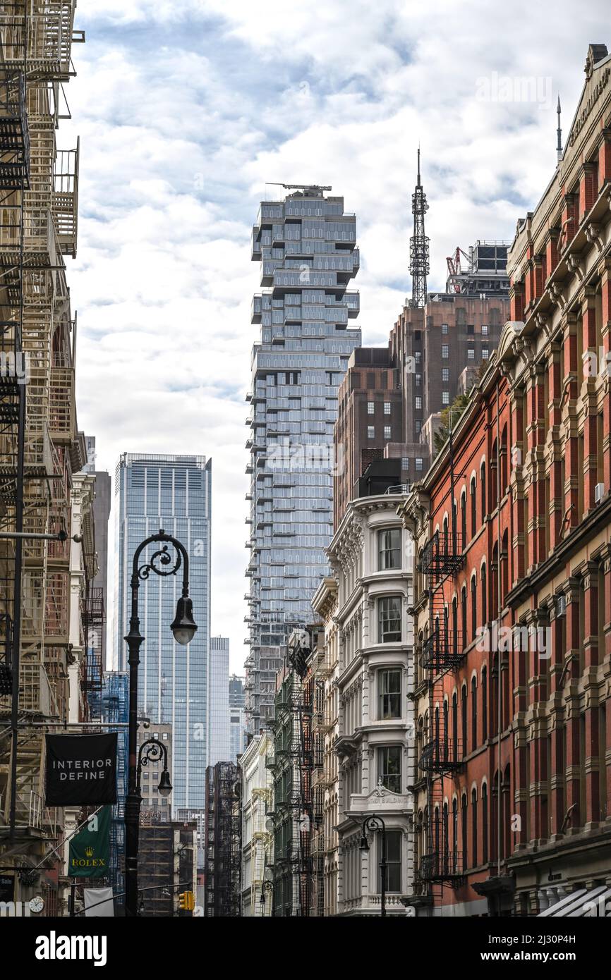 Soho et Nolita Street à New York, où se trouvent des bâtiments anciens et modernes Banque D'Images