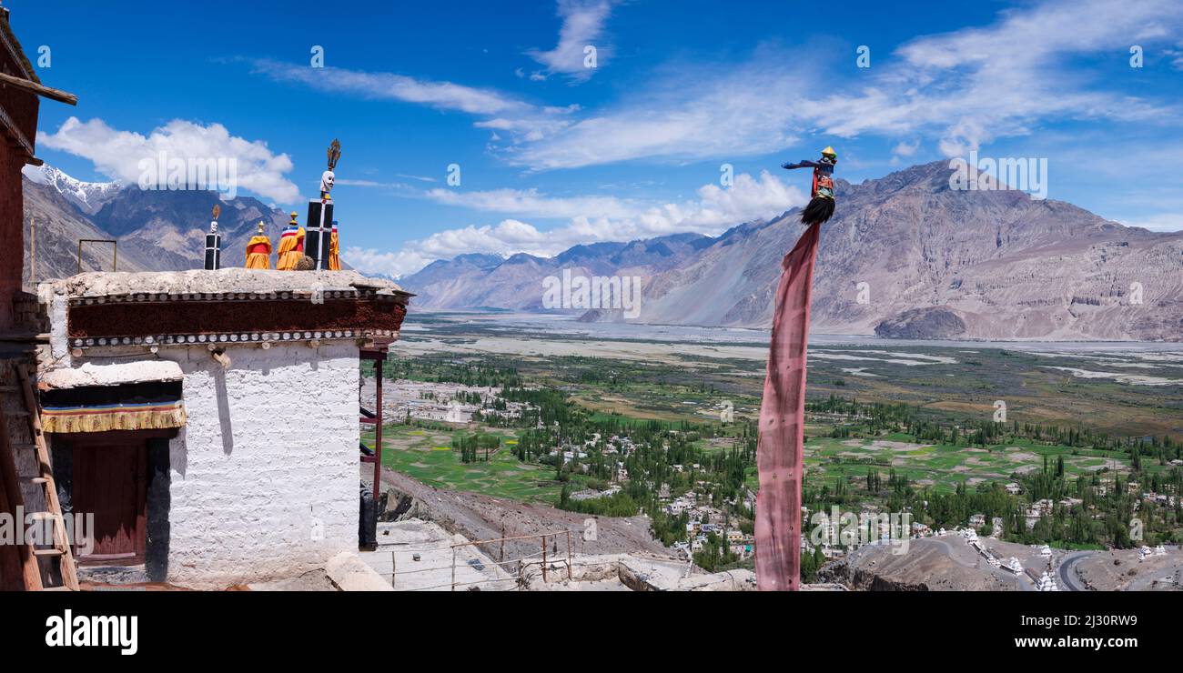 Monastère de Diskit, près de Hunder, vallée de Nubra, Ladakh, Jammu et Cachemire, Himalaya indien, Inde du Nord, Inde, Asie Banque D'Images
