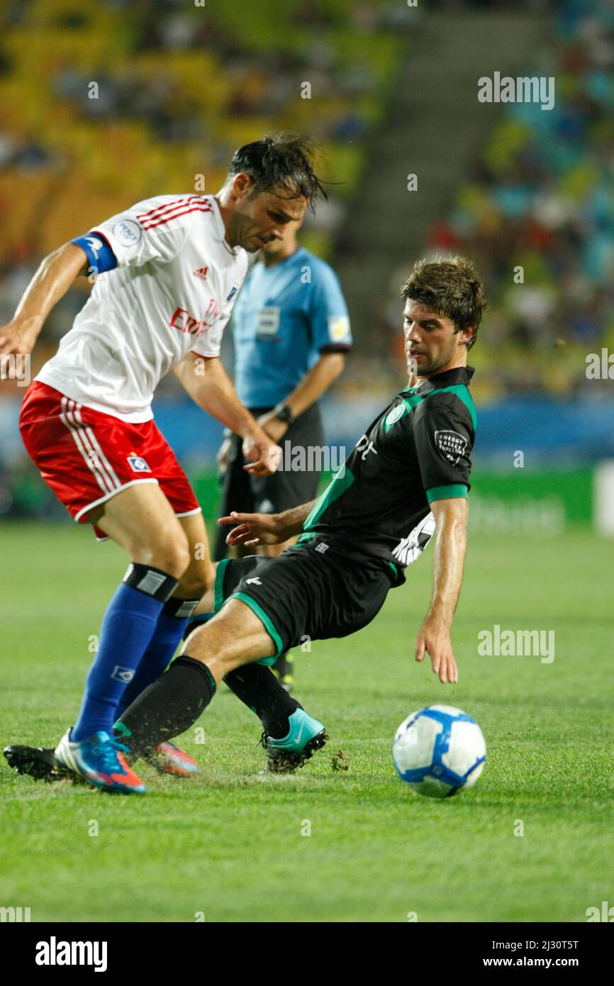 20 juillet 2012 - Corée du Sud, Suwon : Hamburger SV d'Allemagne et FC Groningen des pays-Bas, les joueurs concourent au ballon pendant la coupe de la paix Suwon. Hamburger SV a remporté le match 2-1. Banque D'Images