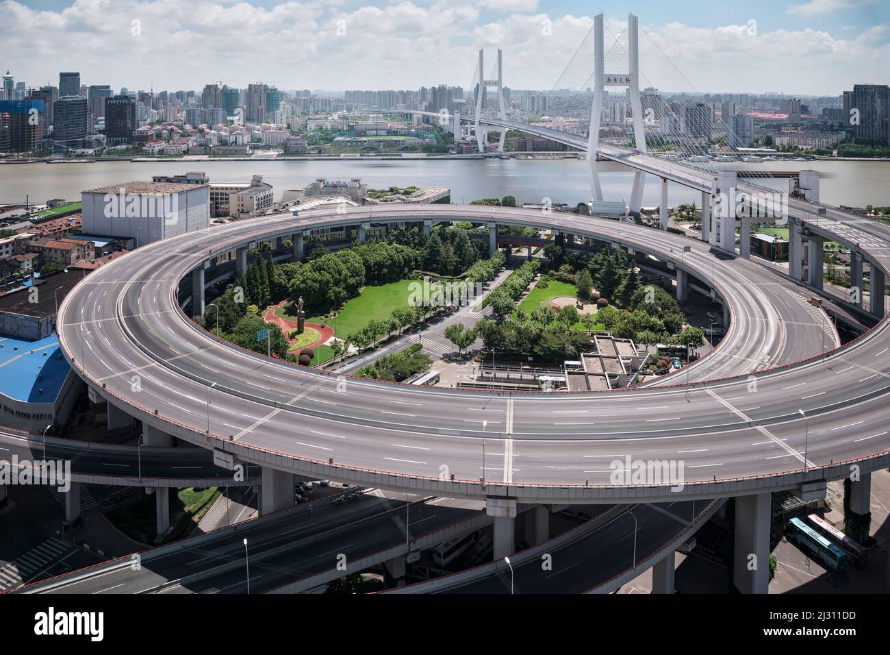 Driveway Nanpu Bridge, Shanghai, People &#39;s République de Chine, Asie Banque D'Images