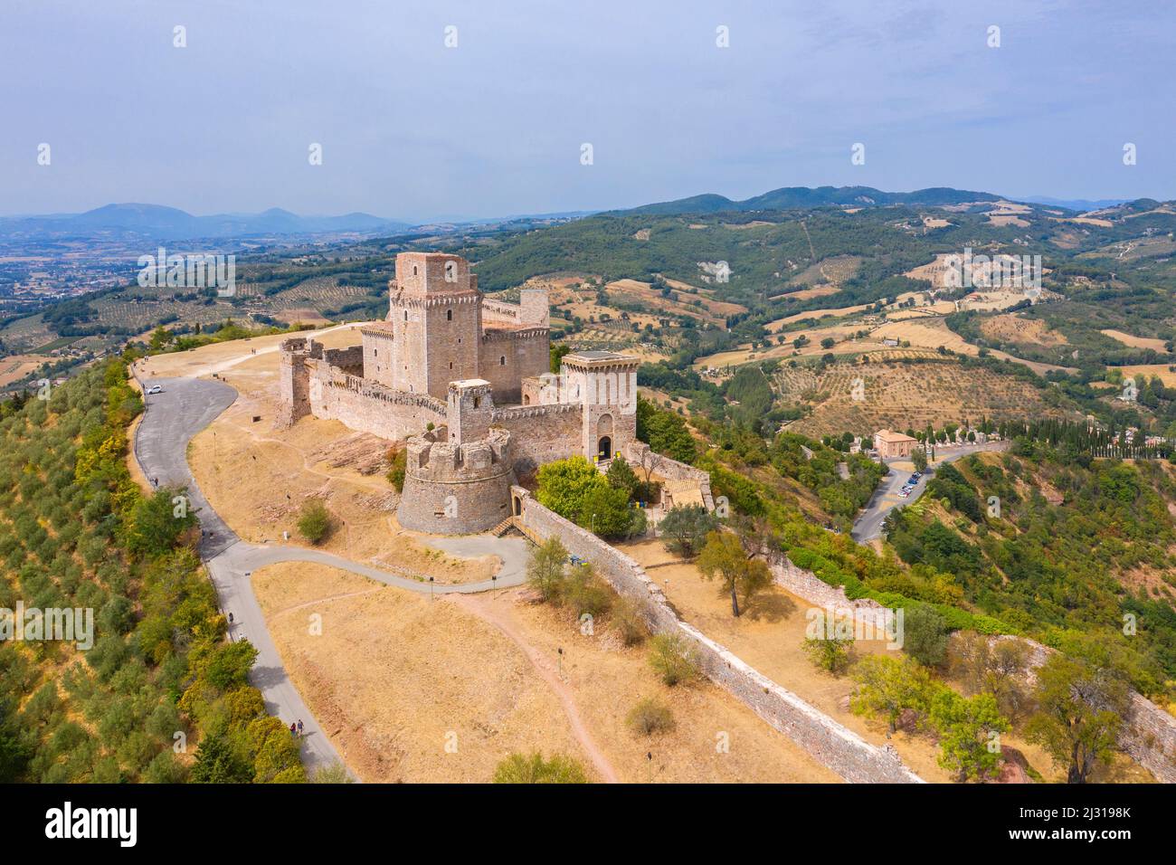 Vue aérienne du château Rocca Maggiore à Assise, province de Pérouse, Ombrie, Italie Banque D'Images