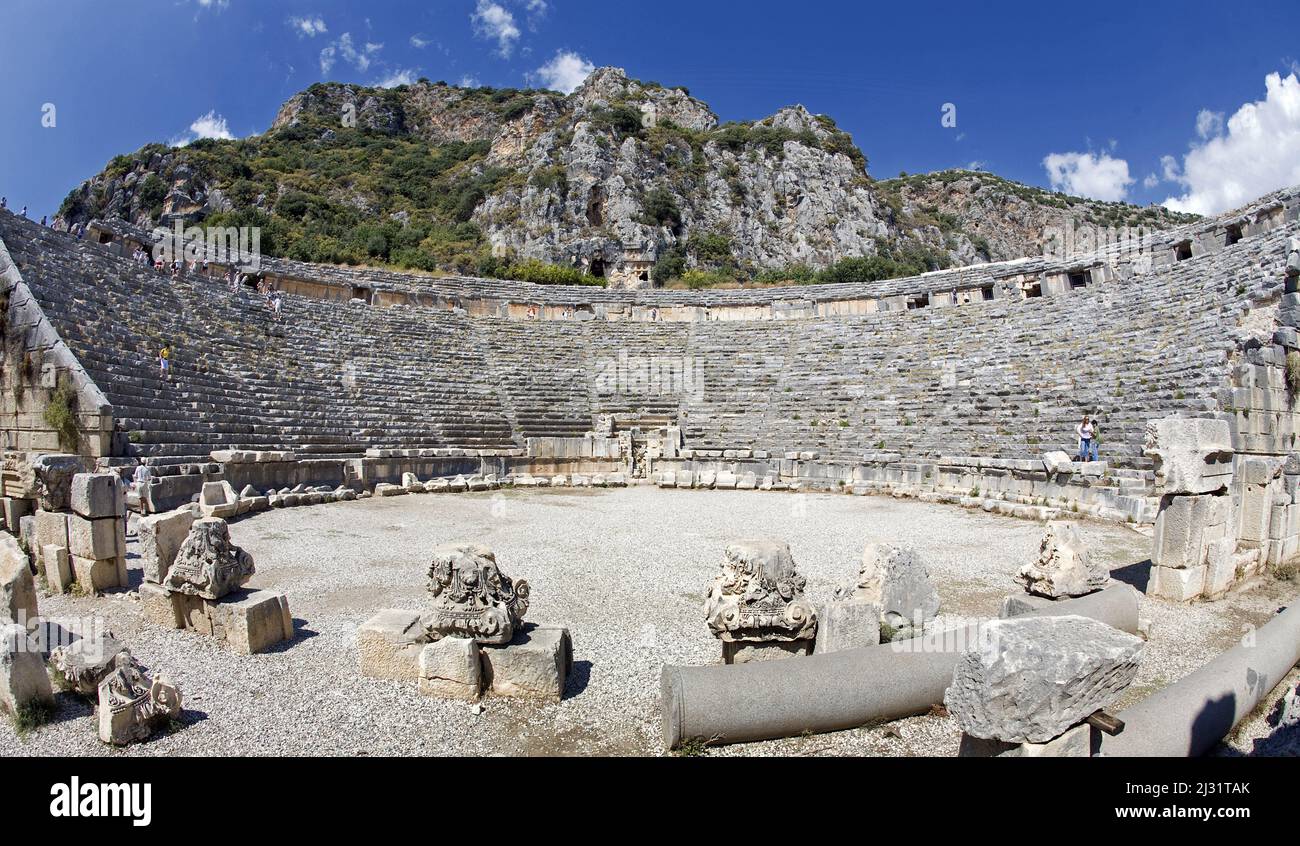 Amphithéâtre d'Antiqe aux tombeaux de Myra, Demre, Anatolie, ancienne région de Lycie, Turquie, Mer Méditerranée Banque D'Images