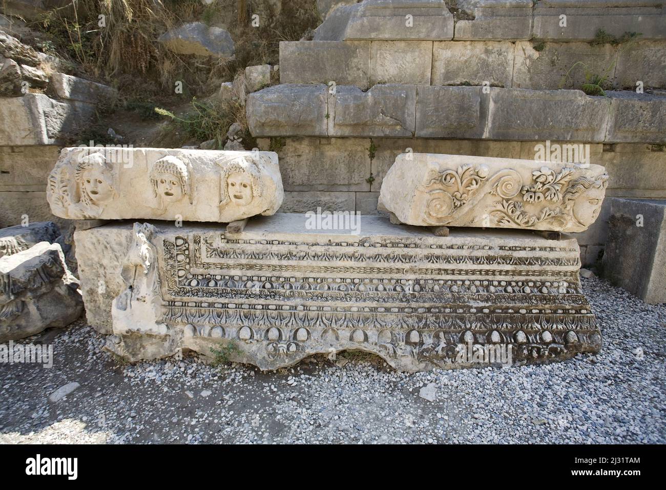 Reliefs aux tombeaux de roche antiqe de Myra, Demre, Anatolie, ancienne région de Lycie, Turquie, Mer Méditerranée Banque D'Images