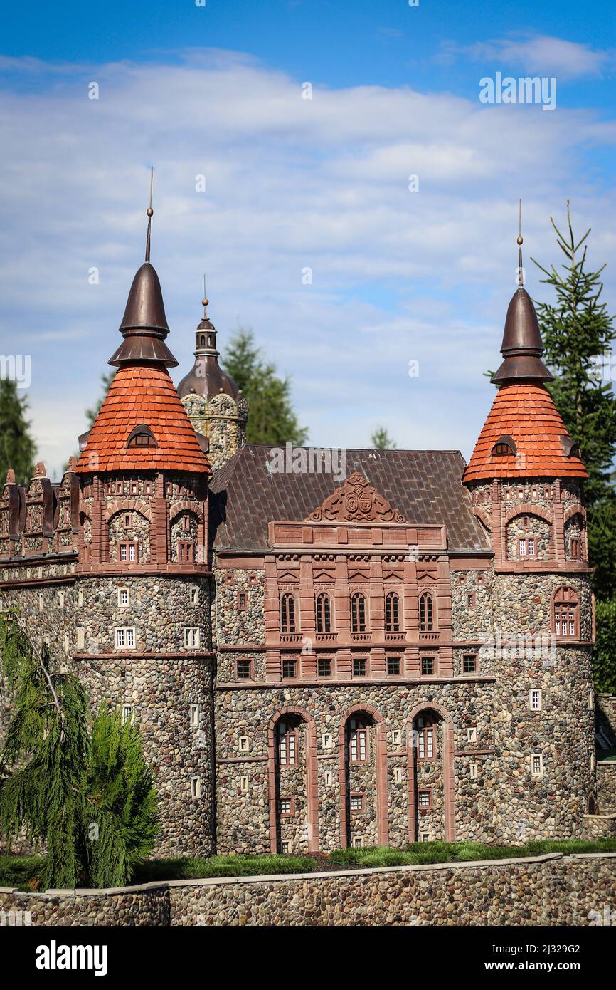 Château médiéval en pierre miniature de Ksiaz situé en Pologne Banque D'Images