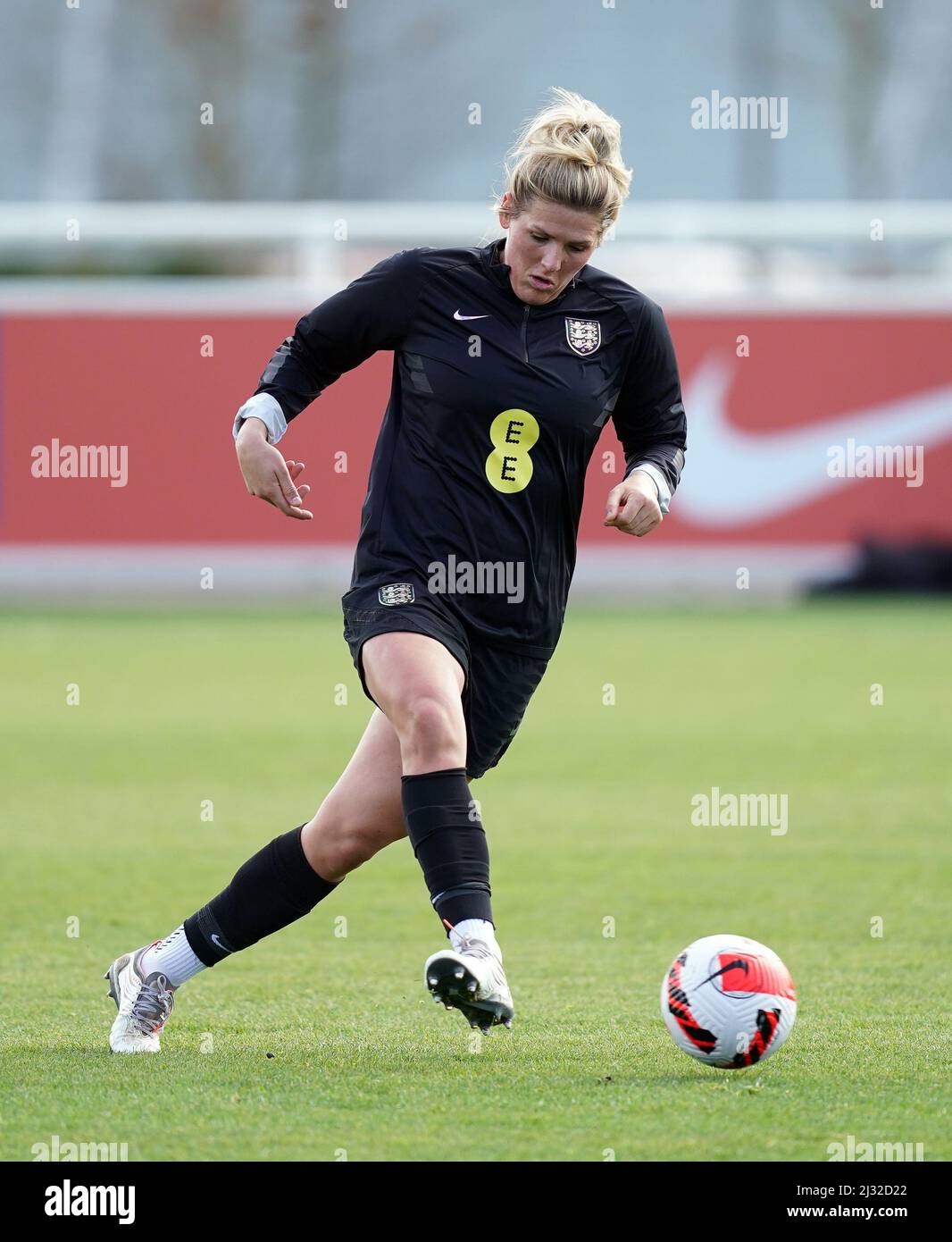 Millie Bright, en Angleterre, lors d'une séance d'entraînement à St. George's Park, Burton. Date de la photo: Mardi 5 avril 2022. Banque D'Images