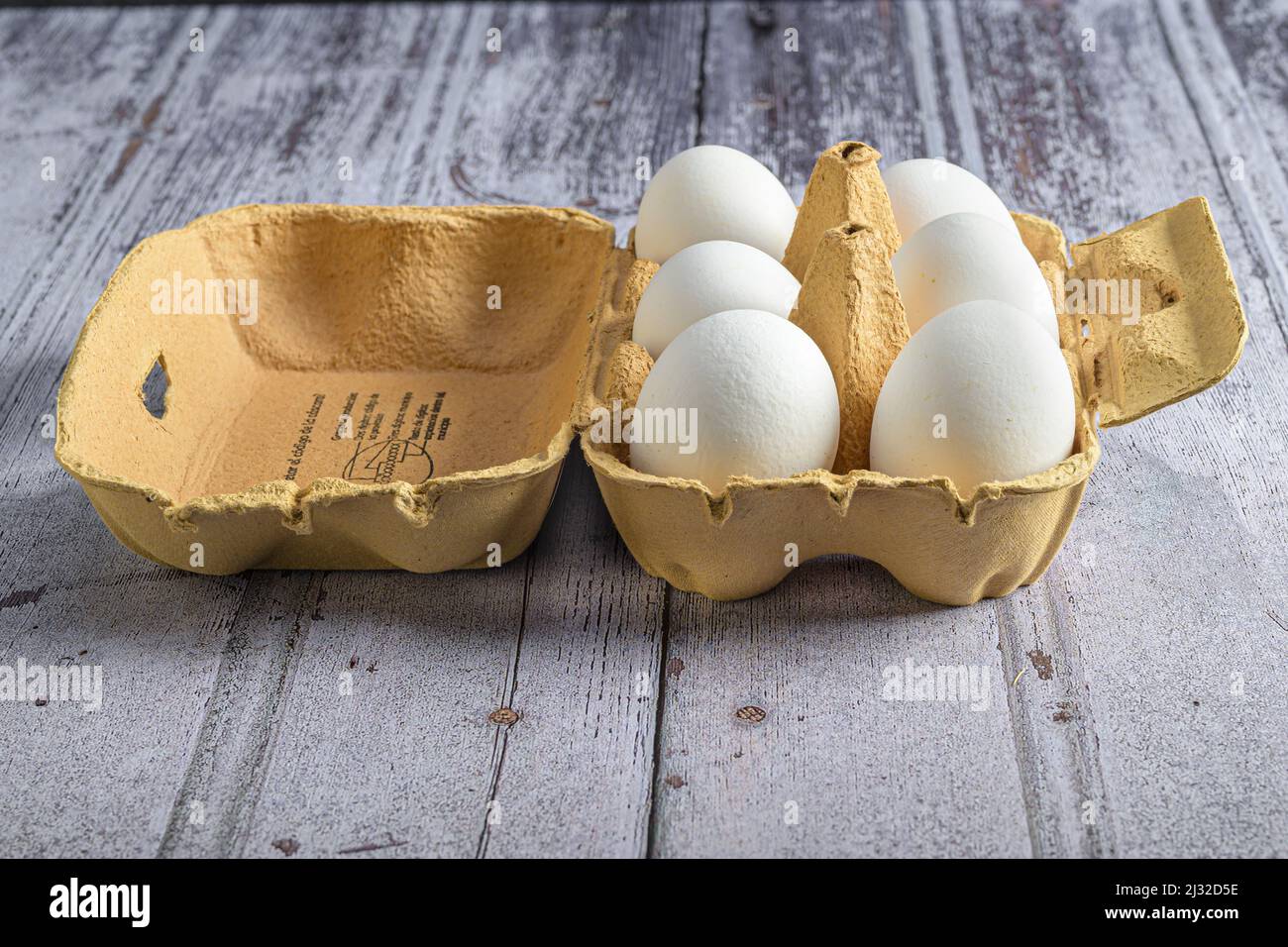 vase de carton avec seis huevos Banque D'Images