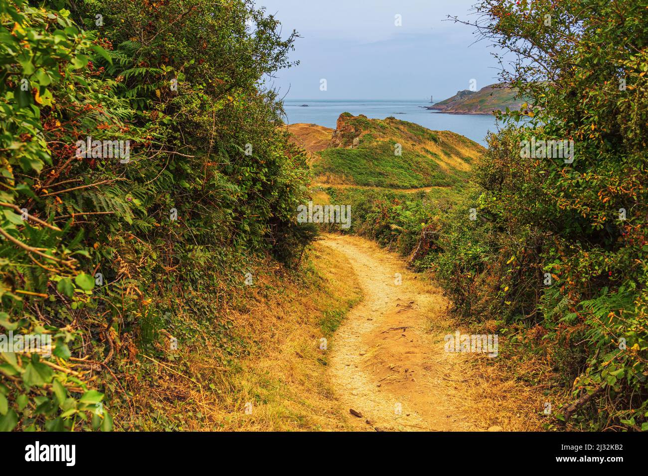 Sentier de randonnée sur la côte en Normandie. Banque D'Images