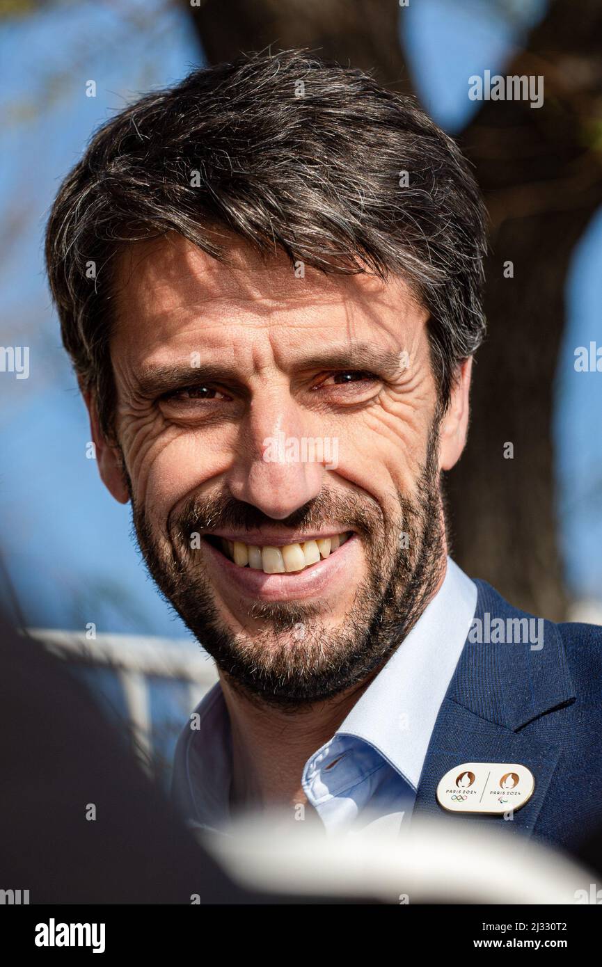 22 mars 2022, Marseille, France : Tony Estanguet vu lors de sa visite au cercle des ingénieurs de Marseille (CNM). Tony Estanguet, membre du CIO (Comité International Olympique) et du comité organisateur des Jeux Olympiques Paris 2024, se rend à Marseille. Il a rencontré les athlètes du club de natation cercle des Neurs de Marseille. La ville de Marseille organisera une partie importante des événements nautiques de Paris 2024. (Credit image: © Laurent Coust/SOPA Images via ZUMA Press Wire) Banque D'Images