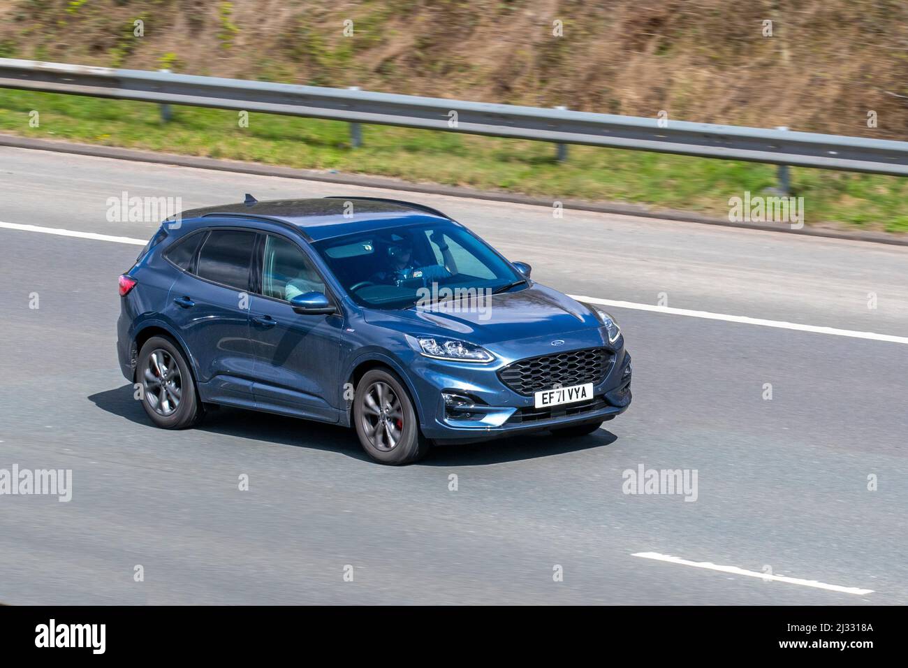 2022 Blue Ford Kuga ST-Line Edition Titanium 1496cc 6 Speed Manual 4dr conduite sur l'autoroute M61 Royaume-Uni Banque D'Images