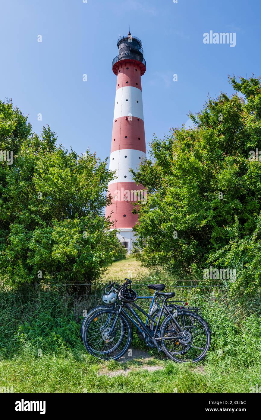 Visite à vélo, phare, Westerhever, Schleswig-Holstein, Allemagne Banque D'Images Visite à vélo, phare, Westerhever, Schleswig-Holstein, Allemagne Banque D'Images