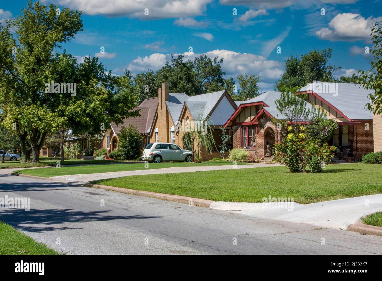 Oklahoma City, Oklahoma, États-Unis. Crestwood, un quartier de classe moyenne. Nord-Ouest 19e. Rue. Ces maisons ont été construites avant la Seconde Guerre mondiale Banque D'Images