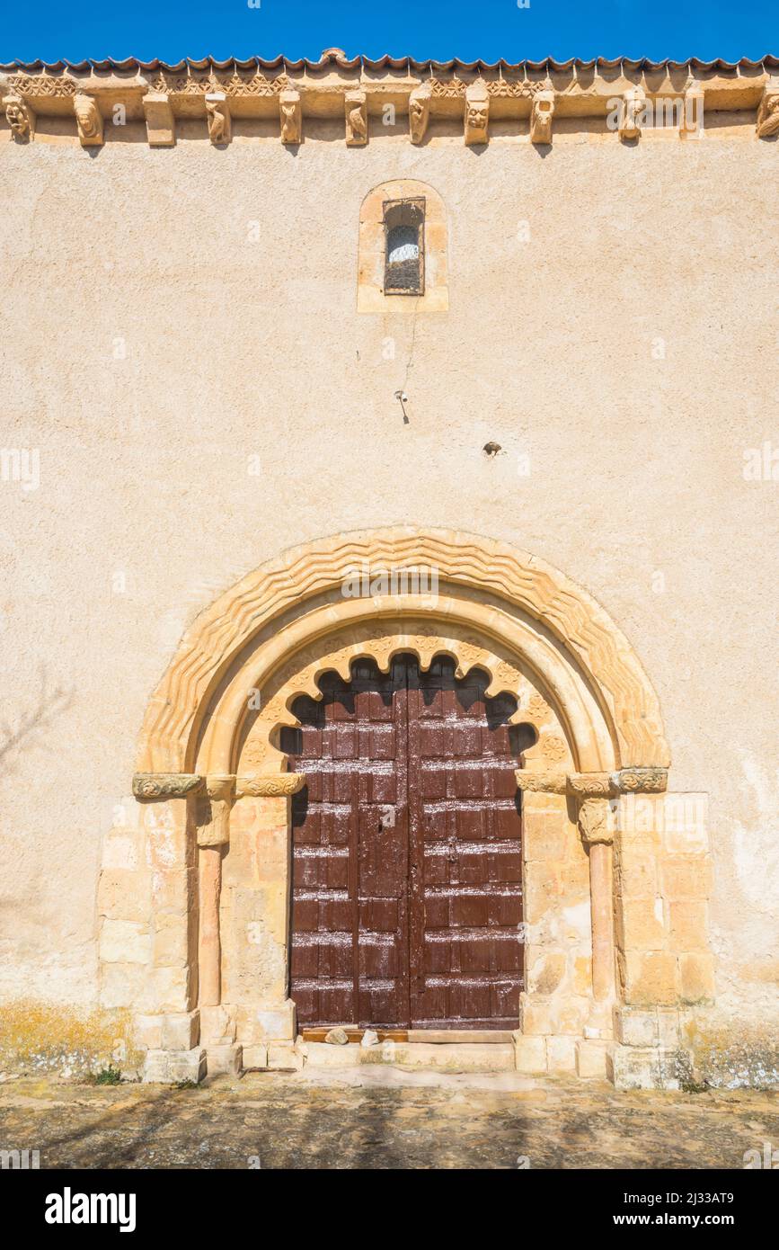 Façade de l'église la Natividad. Sotillo, province de Ségovie, Castilla Leon, Espagne. Banque D'Images