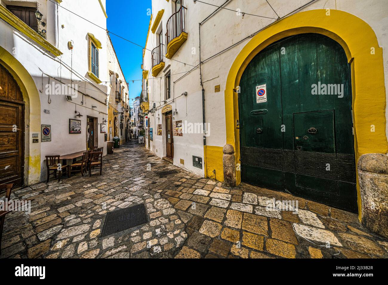 Italie Puglia. Gallipoli. Ruelles du centre historique Banque D'Images