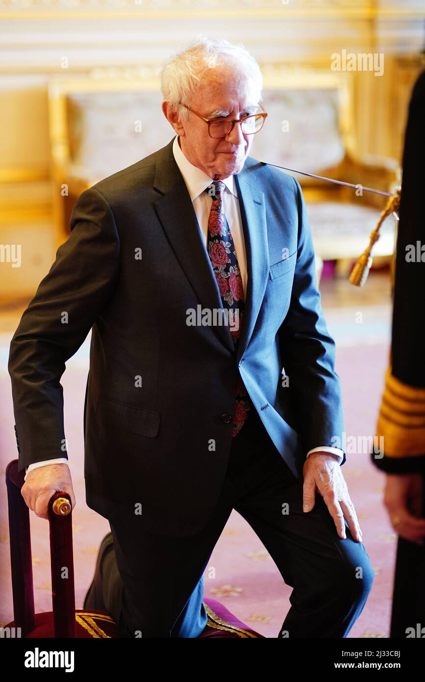 Sir Jonathan Pryce, de Londres, est nommé Chevalier Bachelor par la Princesse Royale au château de Windsor. Date de la photo: Mardi 5 avril 2022. Banque D'Images