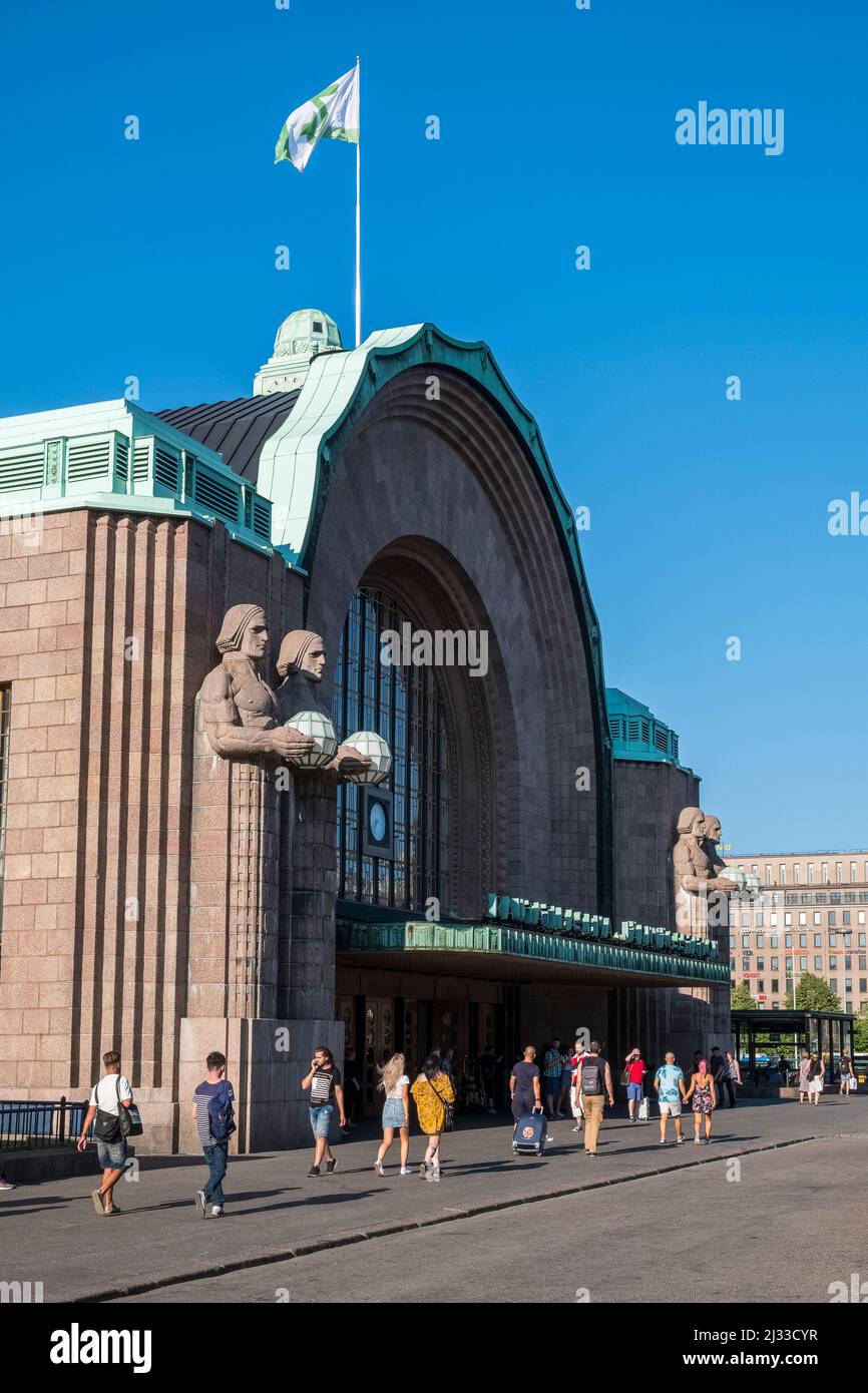 Gare centrale d'Helsinki, construite par Eliel Saarinen, statues d'Emil Wikström, Helsinki, Finlande Banque D'Images