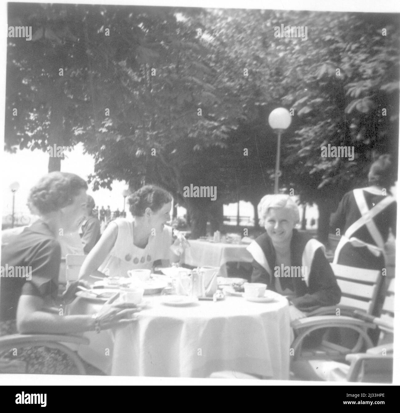 Bad Schachen 1935. Albums photo d'EVA Braun, env. 1913 - env. 1944. Ces albums sont attribués à Eva Braun (quatre sont revendiqués par son amie Herta Schneider, née Ostermeyer) et documentent sa vie de ca. 1913 à 1944. Il y a de nombreuses photos d'Eva, de ses sœurs et de leurs enfants, d'Herta Schneider et de ses enfants, ainsi que des photos des vacances d'Eva, des membres de sa famille et des amis. On y trouve également des photographies prises par et d'Eva Braun au chalet hitlérien Berghof (ou Kehlstein), des photographies d'Hitler et de son entourage, des visiteurs de Berghof et du paysage autour de Berchtesgaden, et quelques clous Banque D'Images