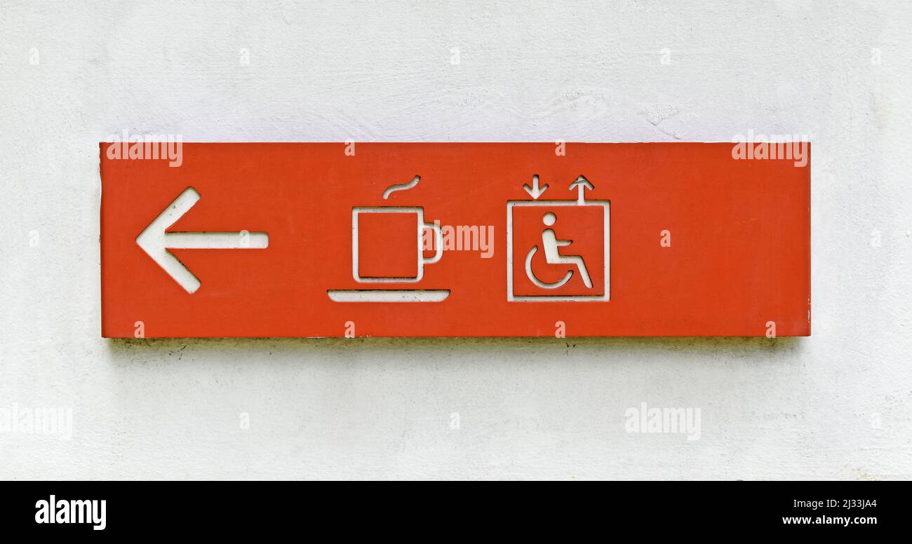 Entrée, cafétéria et ascenseur pour les personnes en fauteuil roulant, symboles, pictogramme informatif Banque D'Images