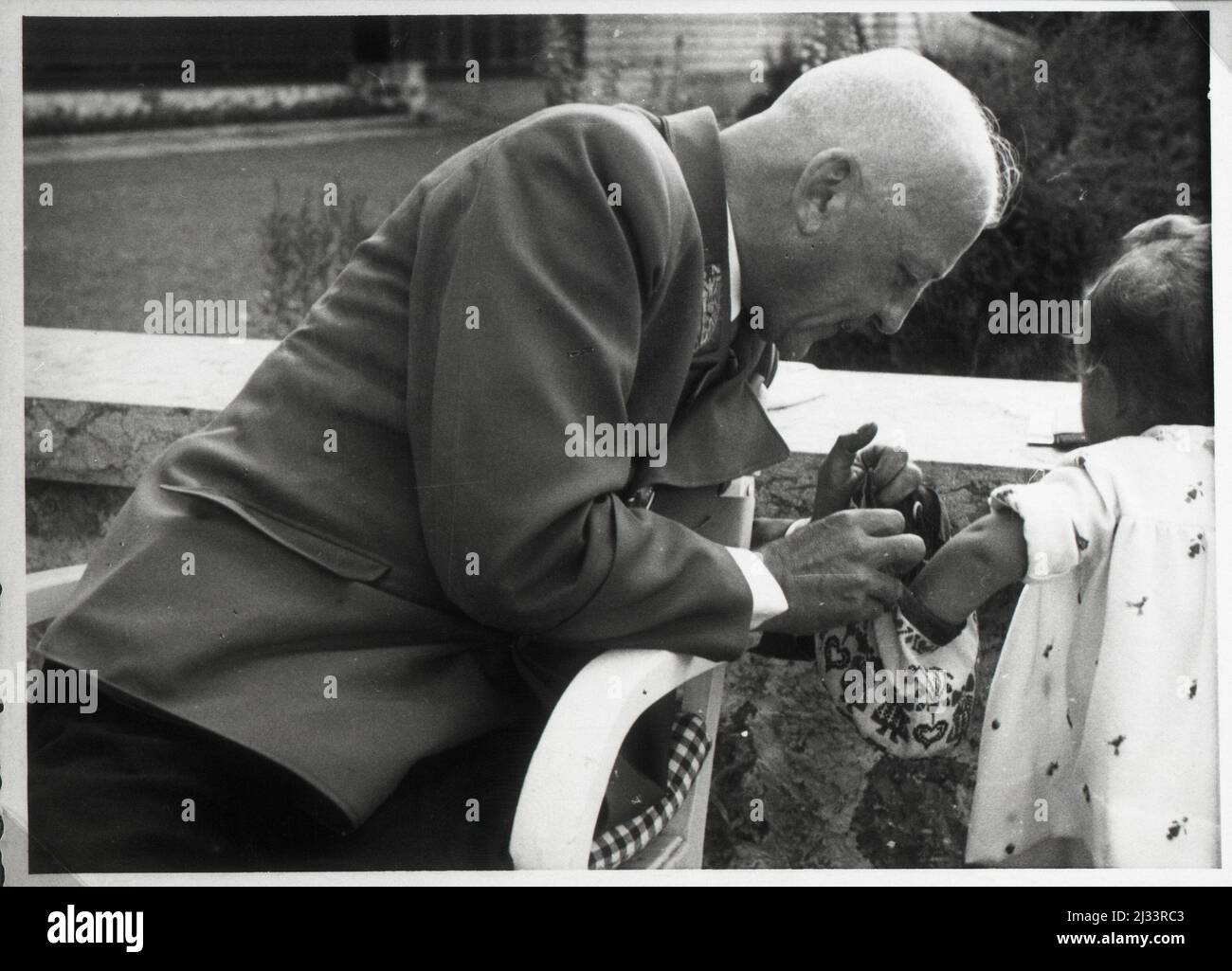 Kleine Geschichte von Vati und Uschi en 8 Bildern - petite histoire ... Kleine Geschichte von Vati und Uschi en 8 Bildern - petite histoire ...