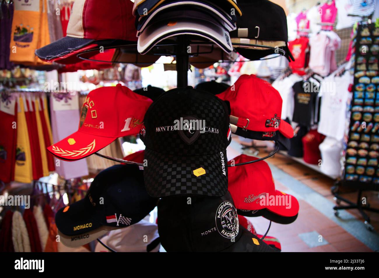 Une boutique touristique vend des casquettes souvenirs du Grand Prix de  Monaco. (Photo de Dinendra Haria / SOPA Images / Sipa USA Photo Stock -  Alamy