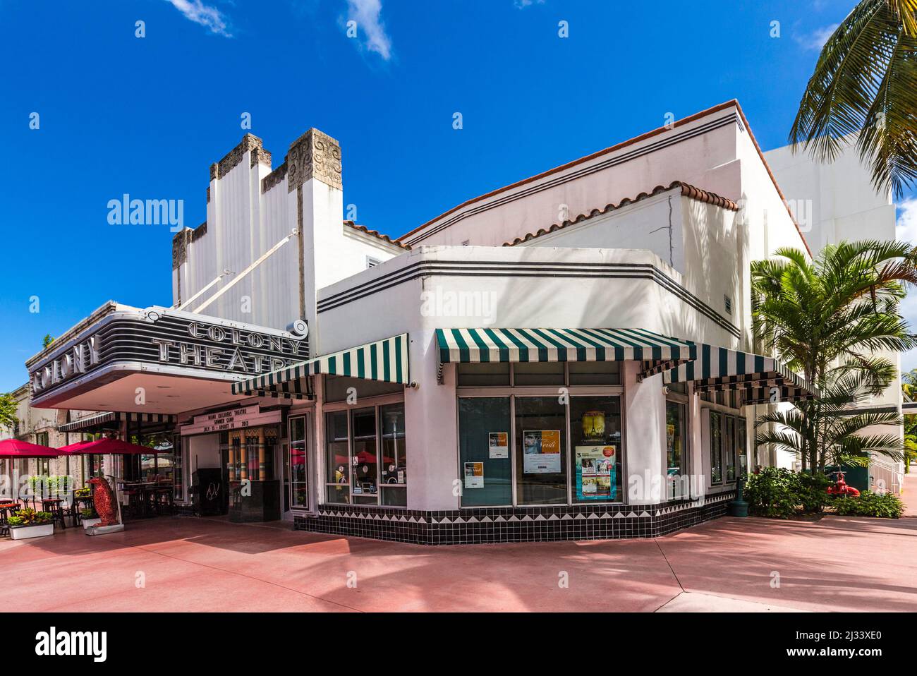 MIAMI, États-Unis - AOÛT 1: Célèbre Colony Art Deco Theatre rénové pour 6,5 millions de dollars US et ouvert à nouveau au public le 1 août 2013 à Miami, États-Unis. Construit en 193 Banque D'Images