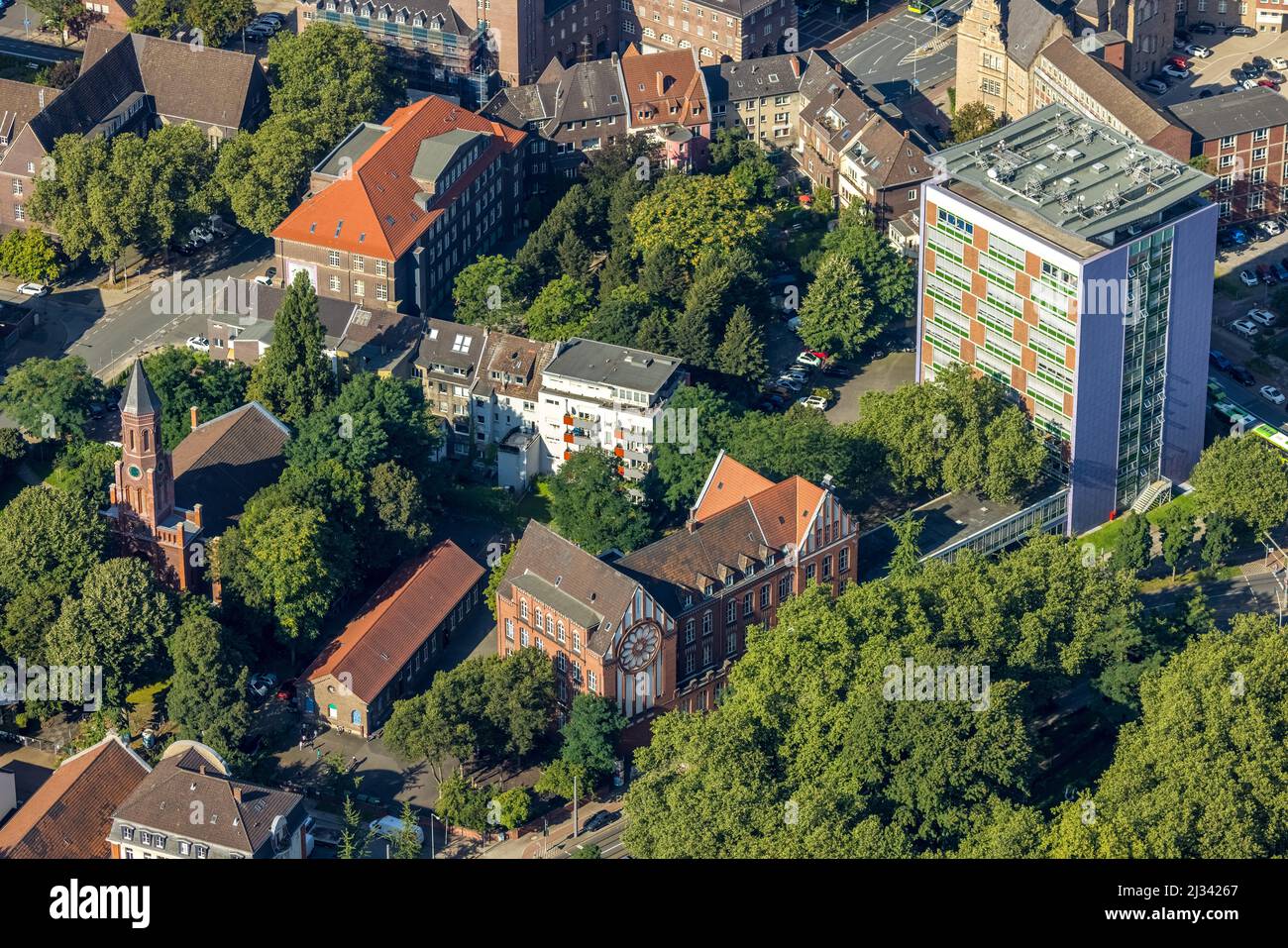 Vue aérienne, Evang. Christuskirche et Adolf-Feld-Schule ainsi que Hans-Böckler-Berufskolleg dans le bâtiment de la tour, centre-ville, Oberhausen, Ruhr Banque D'Images