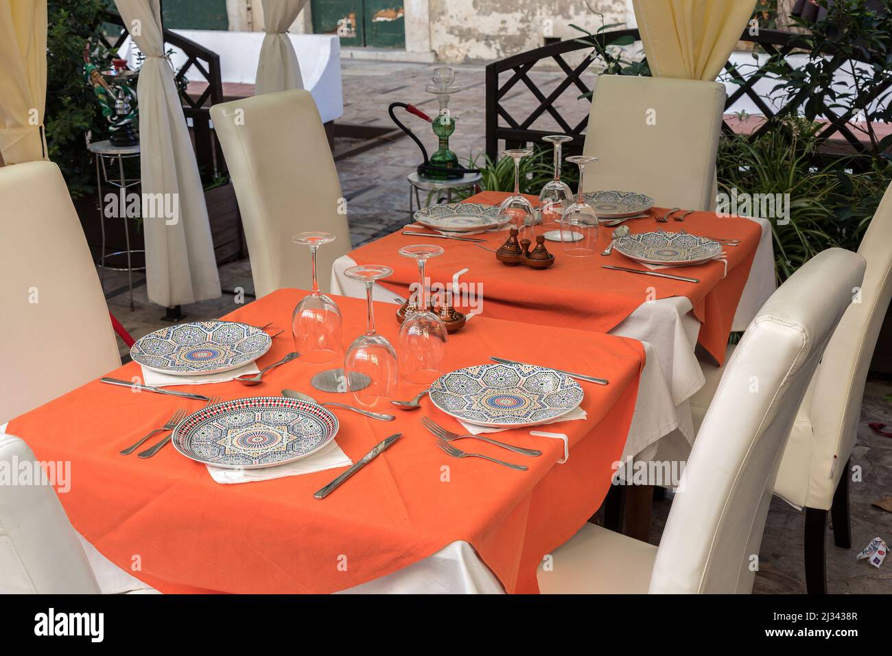 Table de restaurant pour dîner en plein air, Gibraltar Banque D'Images