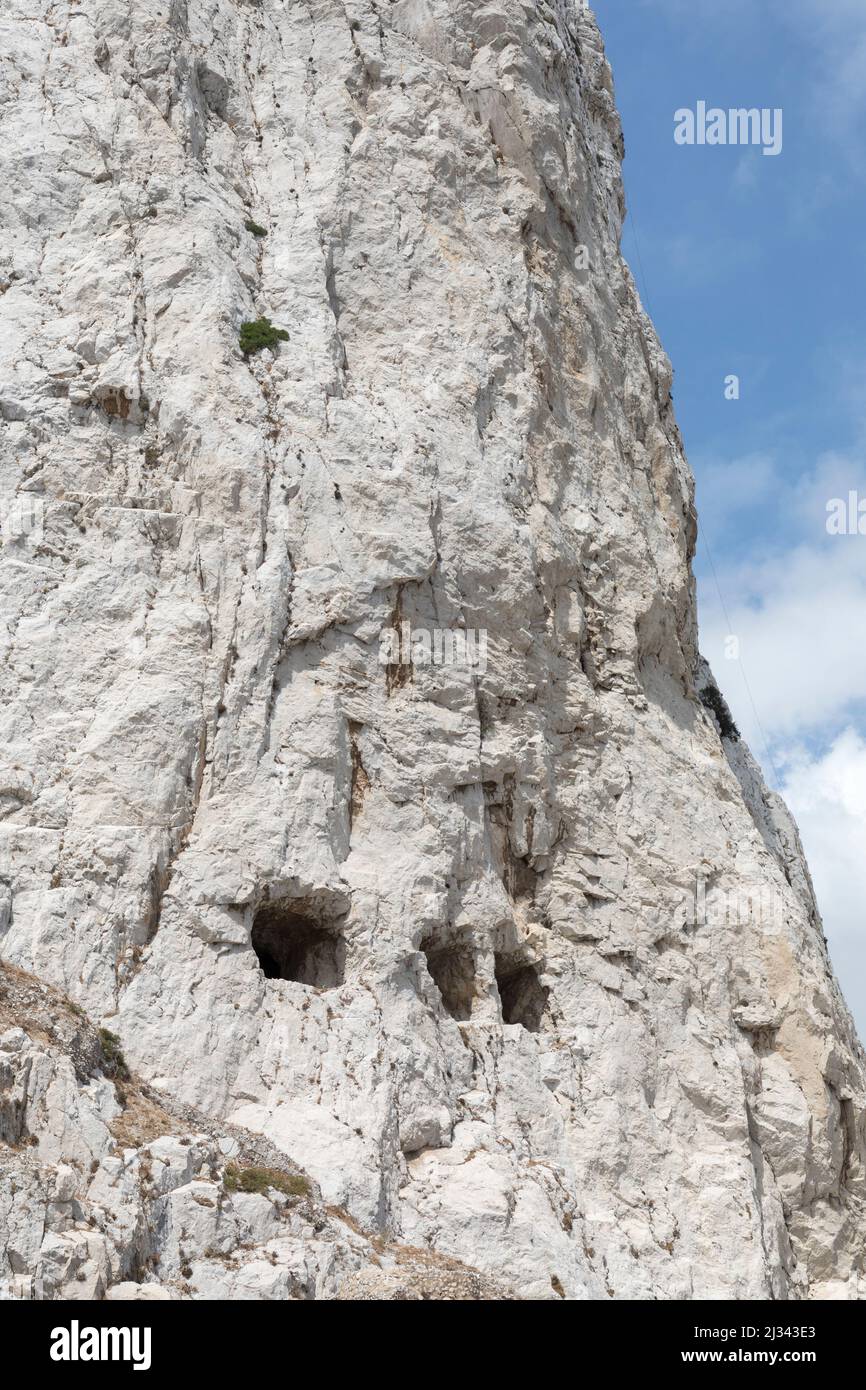 Porte de canon fenêtres défensives dans le Rocher de Gibraltar Banque D'Images