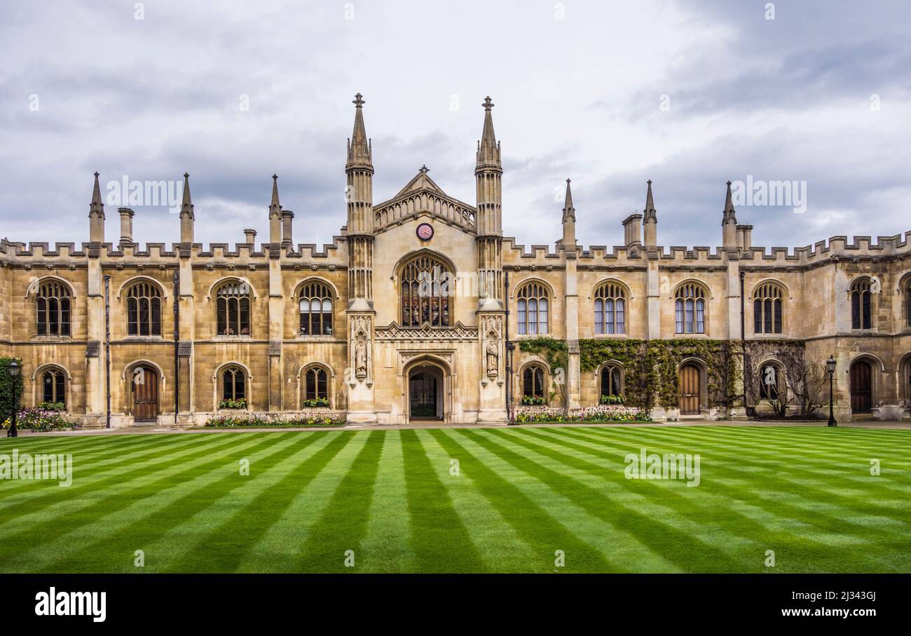 CAMBRIDGE, Royaume-Uni - APR 16, 2017: La cour du Corpus Christi College, est l'un des anciens collèges de l'Université de Cambridge fondée en 1352. Banque D'Images