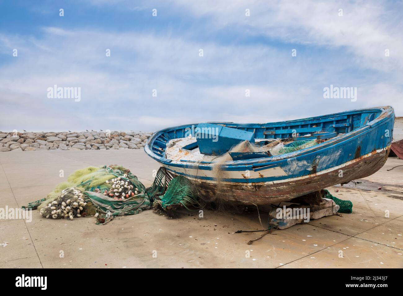 Bateau de pêche sur le quai, Port de la Atunara, la Linea de la Concepcion, Espagne Banque D'Images