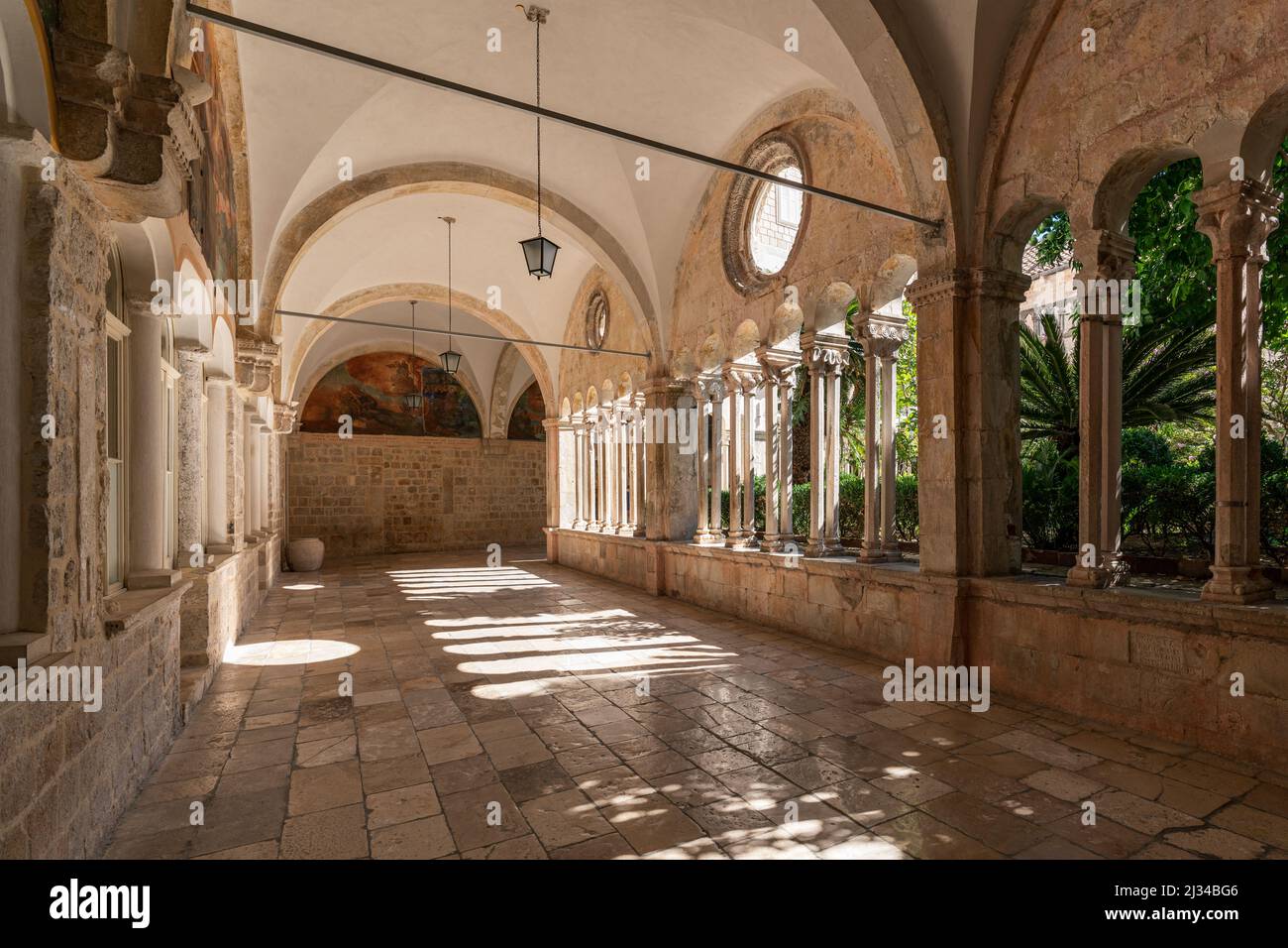 Monastère franciscain dans la vieille ville de Dubrovnik, Dalmatie, Croatie. Banque D'Images