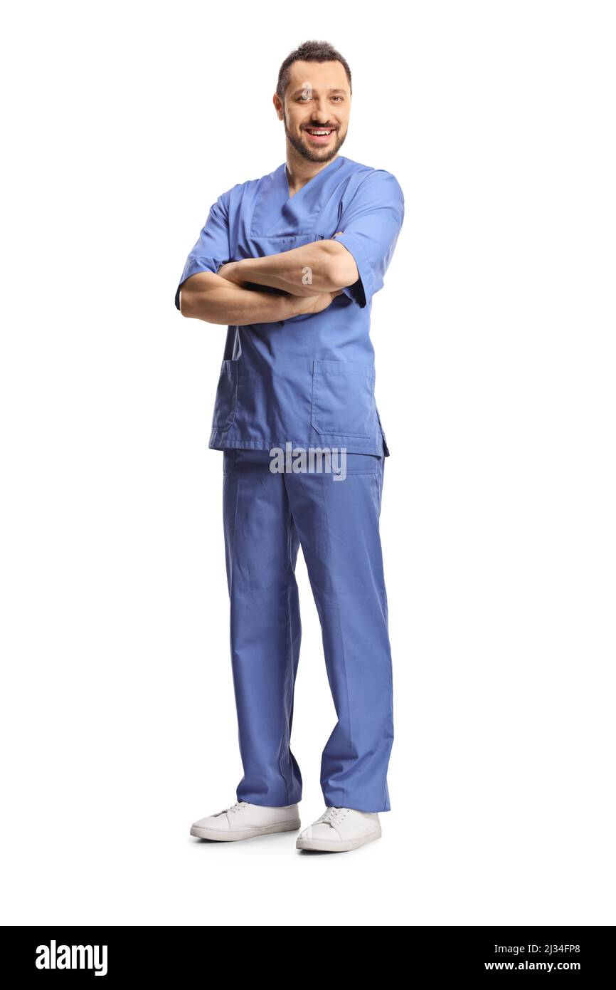 Prise de vue en longueur d'un jeune homme professionnel de la santé en uniforme bleu posant avec des bras croisés isolés sur fond blanc Banque D'Images