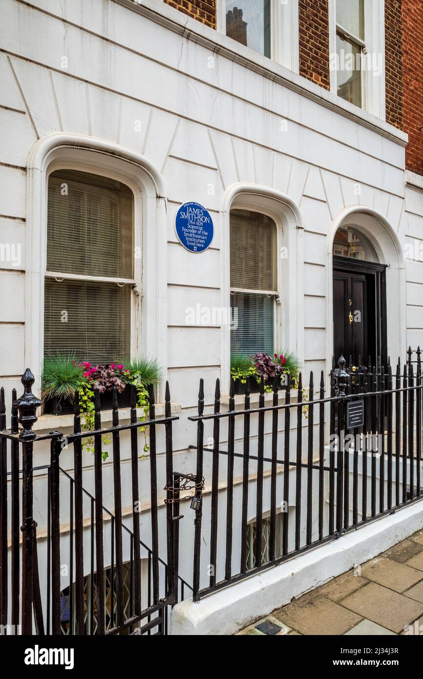 James Smithson Blue plaque London - JAMES SMITHSON 1764-1829 scientifique fondateur de la Smithsonian institution a vécu ici. 9 Bentinck St Marylebone. Banque D'Images