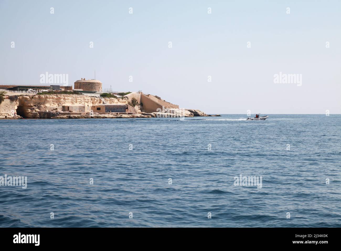 Tigne point, Sliema, Malte. Photo de bord de mer prise par un jour ensoleillé Banque D'Images