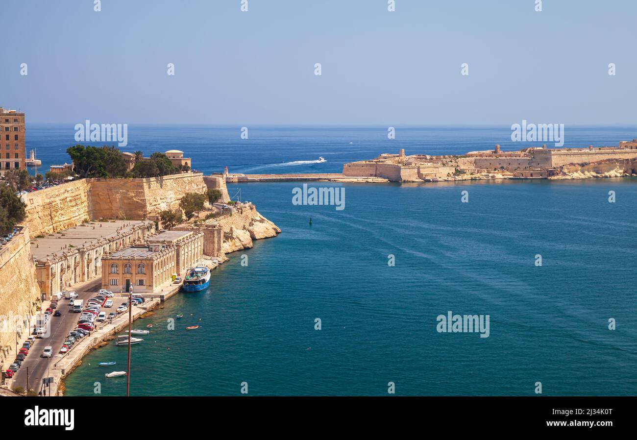 Paysage de la Valette avec Ricasoli East Breakwater et Grand Harbour. Malte Banque D'Images