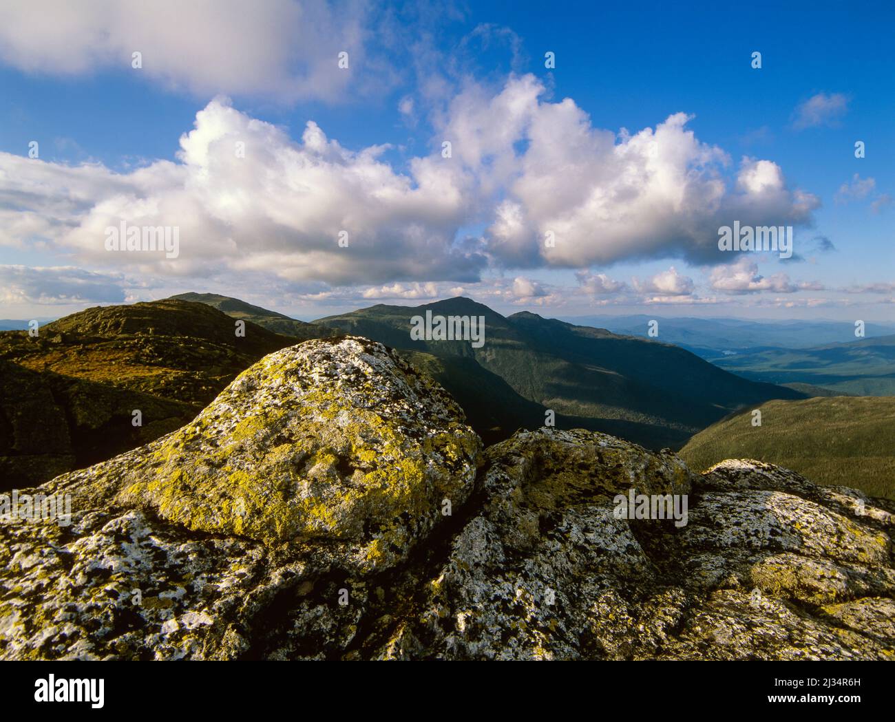 Northern Presidential Range, de Clay Loop Trail à Thompson, et de Meserve's Purchase dans les White Mountains du New Hampshire par une journée nuageux. Banque D'Images