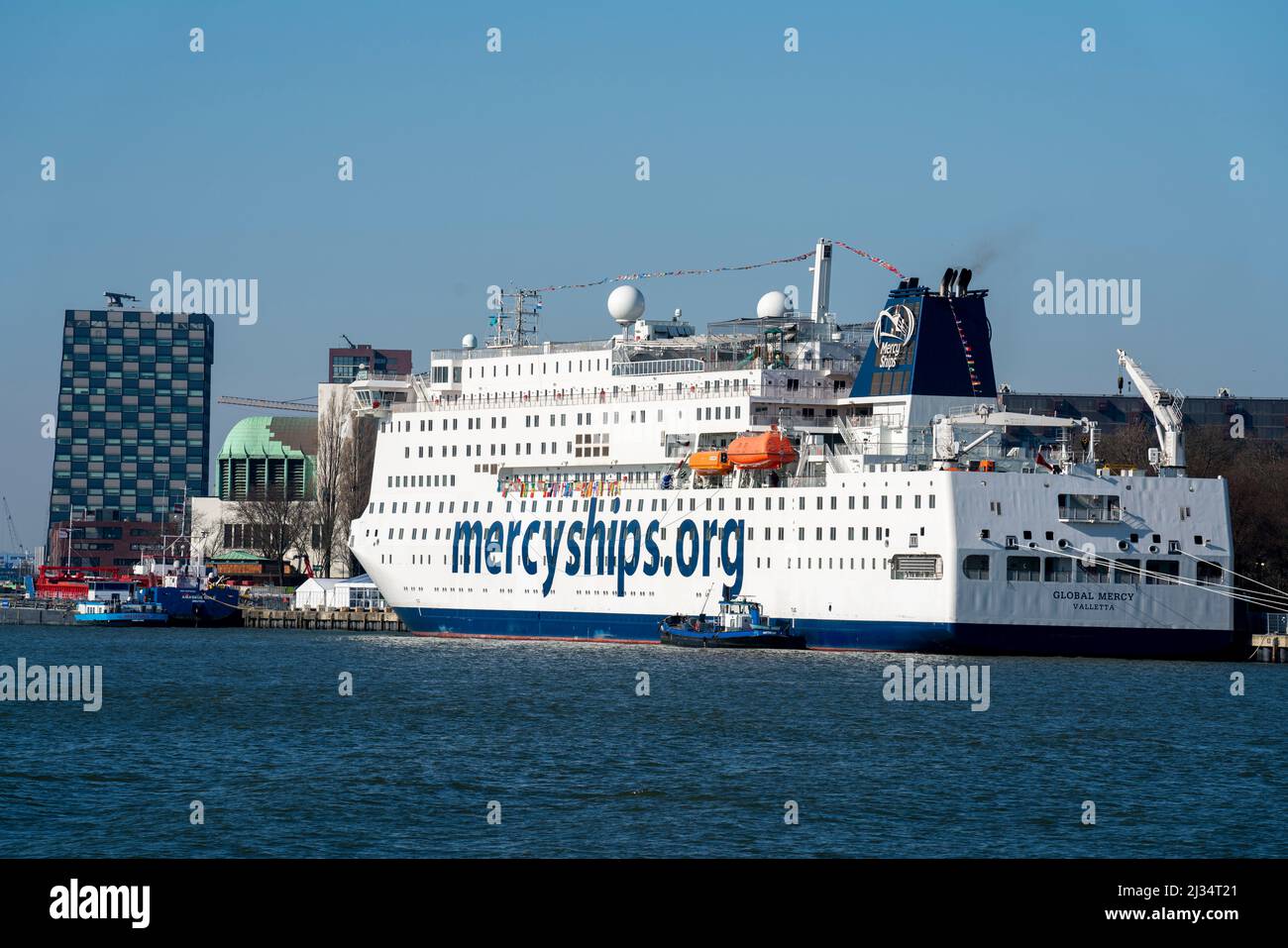 Le Global Mercy, navire-hôpital de l'organisation de secours Mercy Ships, c'est le plus grand navire-hôpital civil au monde, sur le Nieuwe Banque D'Images